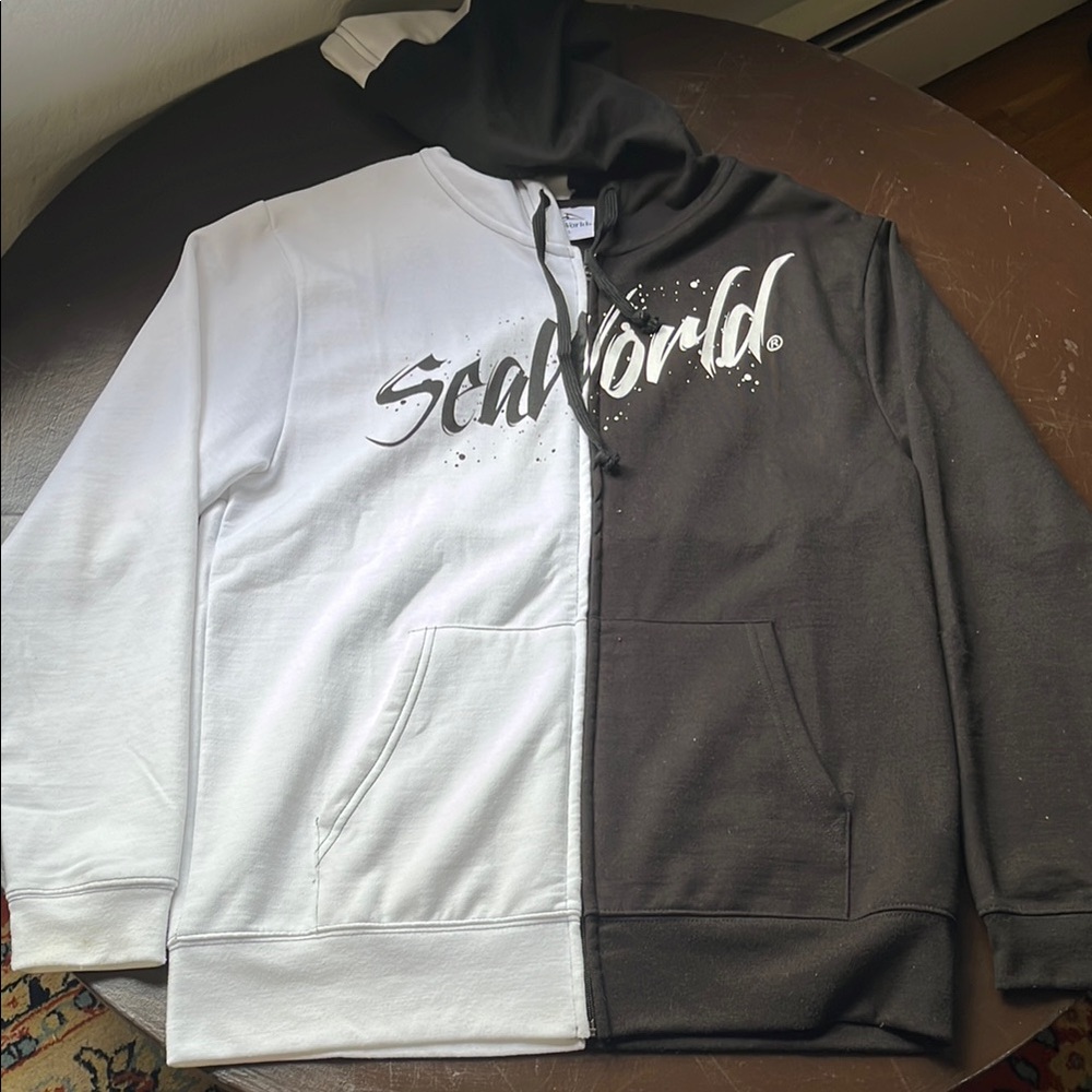 SeaWorld Penguin Trek Hoodie SZ Large